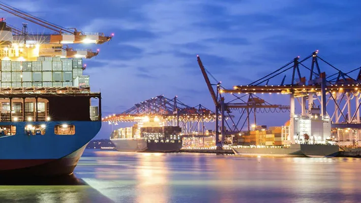 Suficiti tregtar i Kinës arrin në 1 trilion dollarë