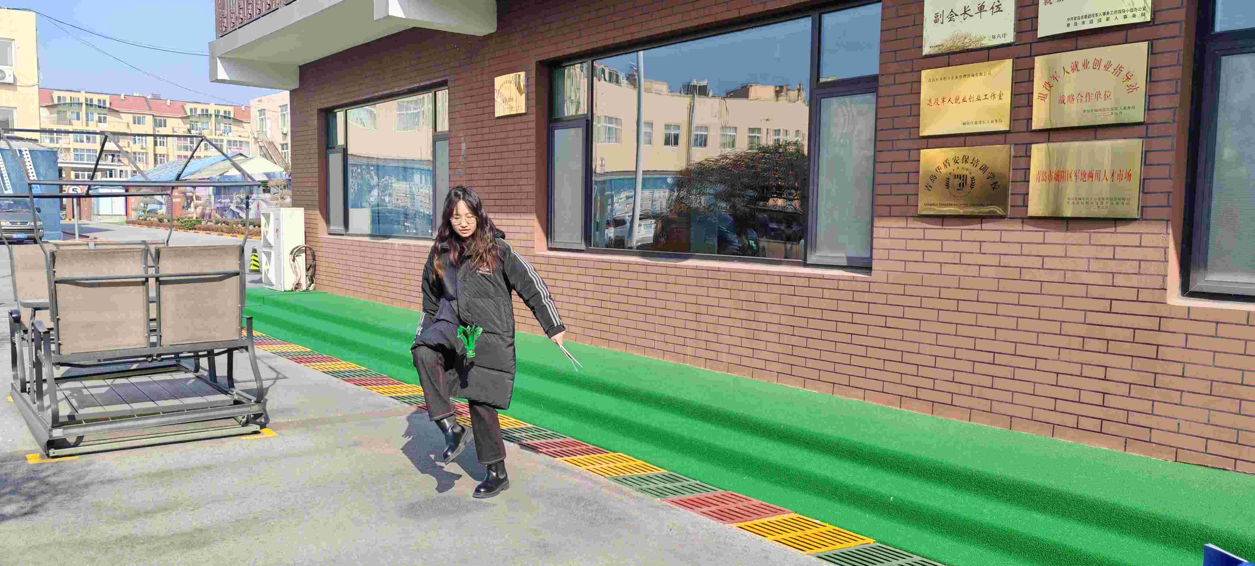 Aktiviteti i goditjes së barit në natyrë pas pushimit të drekës