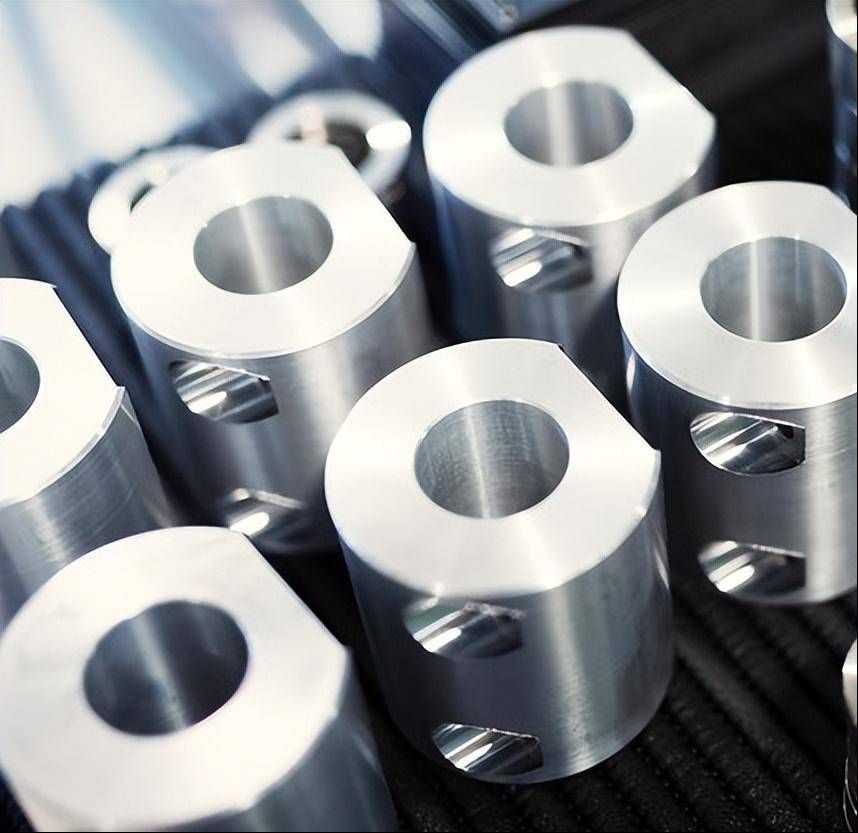 Makineri Haozhifeng: E ​​angazhuar thellësisht në tregtinë e jashtme të pajisjeve