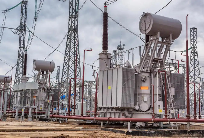 A mund të vazhdojnë rrjetet e energjisë me rritjen e shpejtë të qendrave të të dhënave të inteligjencës artificiale?